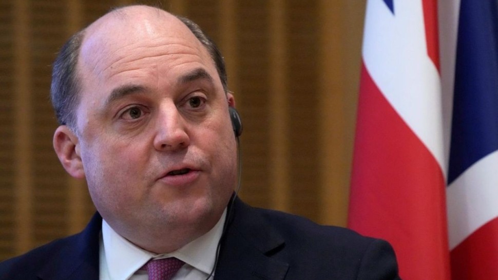 استقالة وزير الدفاع البريطاني بعد فضيحة فساد